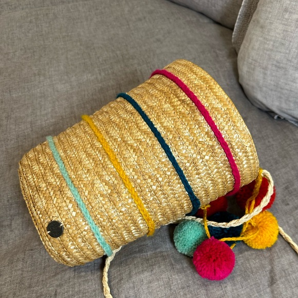 Billabong Sun Seeker Straw Bucket Beach Tote Bag with Pom Pom Tassels - Picture 9 of 13